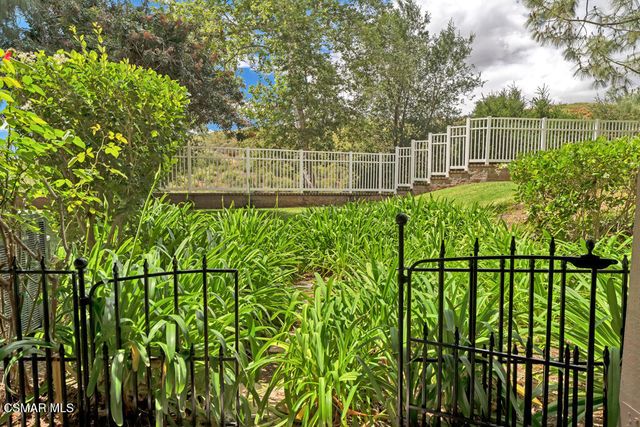 653 Oak Run Trail 109, Oak Park, CA 91377
