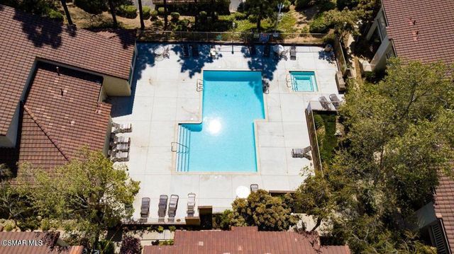 653 Oak Run Trail 109, Oak Park, CA 91377