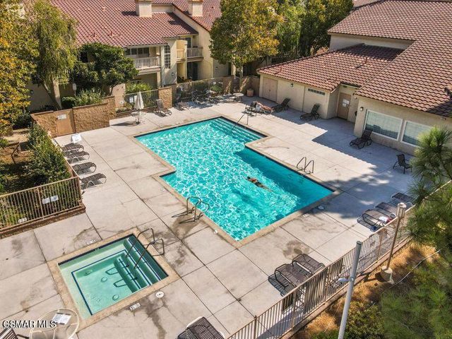 653 Oak Run Trail 109, Oak Park, CA 91377