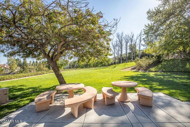 653 Oak Run Trail 109, Oak Park, CA 91377
