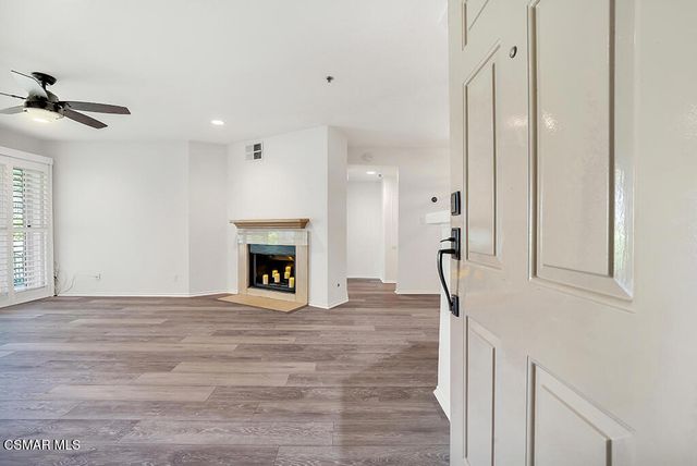 653 Oak Run Trail 109, Oak Park, CA 91377