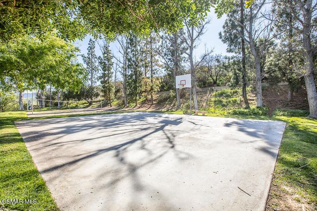 653 Oak Run Trail 109, Oak Park, CA 91377