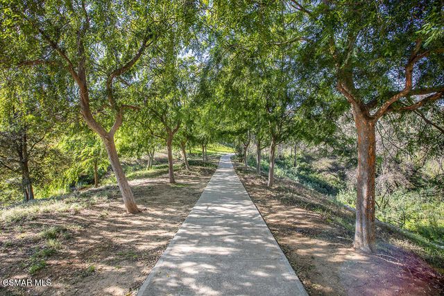 653 Oak Run Trail 109, Oak Park, CA 91377