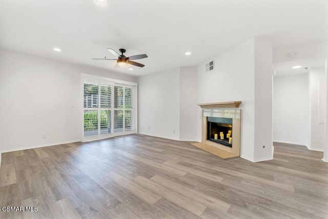 653 Oak Run Trail 109, Oak Park, CA 91377