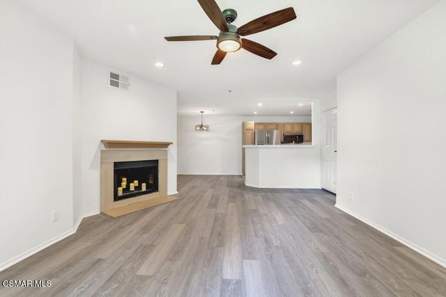 653 Oak Run Trail 109, Oak Park, CA 91377