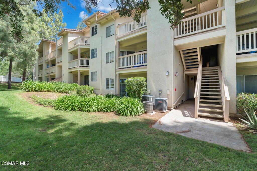 653 Oak Run Trail 109, Oak Park, CA 91377