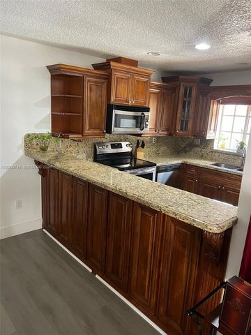 921 NW 133rd Ave, Miami, FL 33182