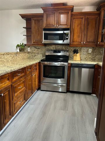 921 NW 133rd Ave, Miami, FL 33182