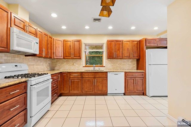 861 Passaic Avenue, Clifton, NJ 07014