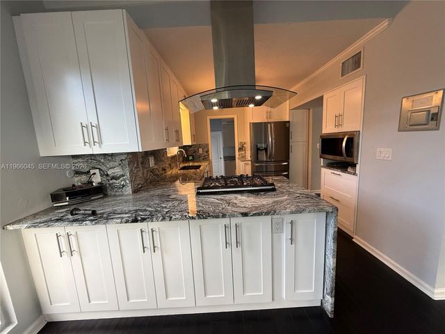 561 SE 3rd Ter, Pompano Beach, FL 33060