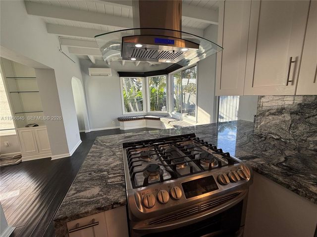 561 SE 3rd Ter, Pompano Beach, FL 33060