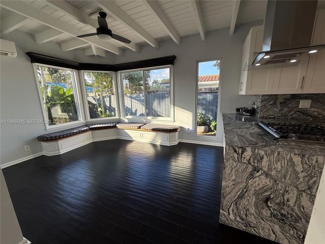 561 SE 3rd Ter, Pompano Beach, FL 33060