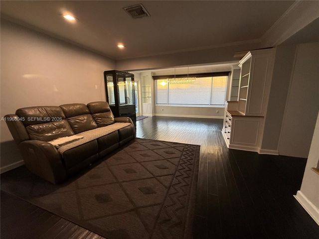 561 SE 3rd Ter, Pompano Beach, FL 33060