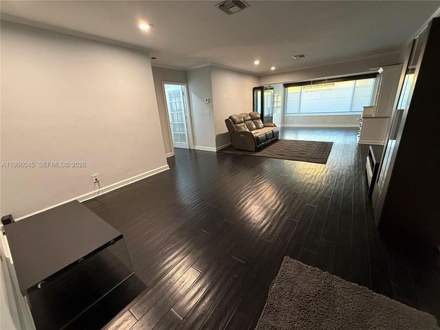 561 SE 3rd Ter, Pompano Beach, FL 33060