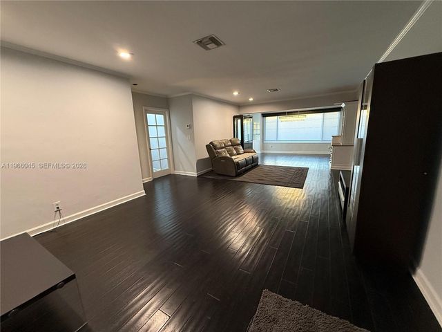 561 SE 3rd Ter, Pompano Beach, FL 33060