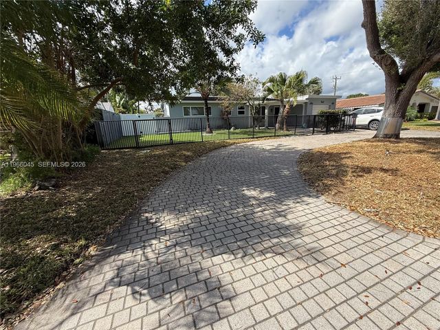 561 SE 3rd Ter, Pompano Beach, FL 33060