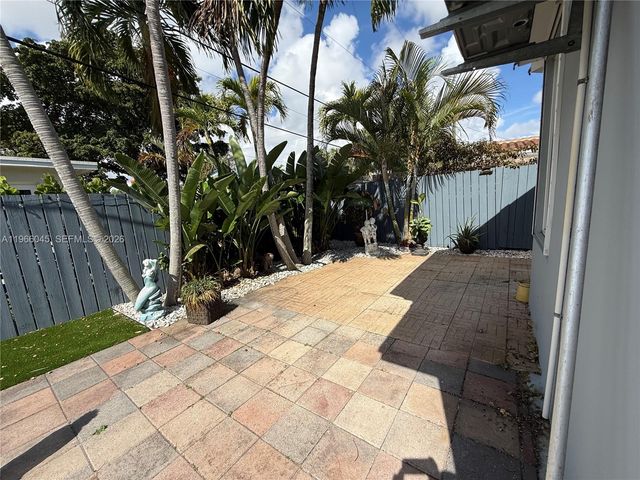 561 SE 3rd Ter, Pompano Beach, FL 33060