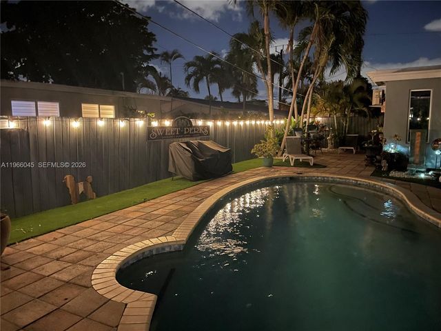 561 SE 3rd Ter, Pompano Beach, FL 33060