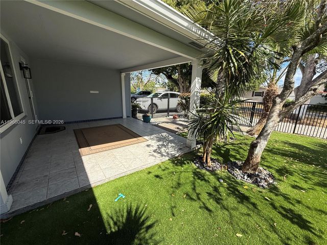 561 SE 3rd Ter, Pompano Beach, FL 33060