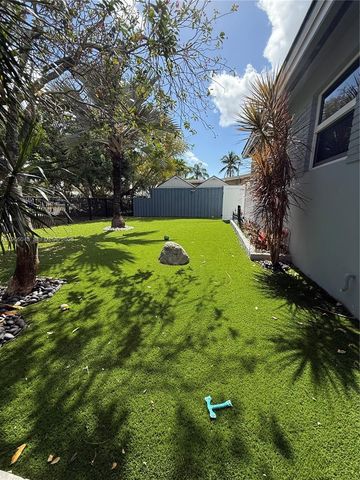 561 SE 3rd Ter, Pompano Beach, FL 33060