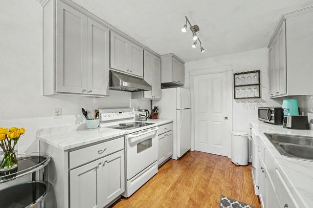 2214 McCall Drive, Ashland, OR 97520