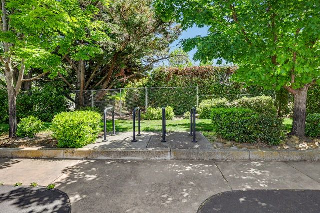 2214 McCall Drive, Ashland, OR 97520