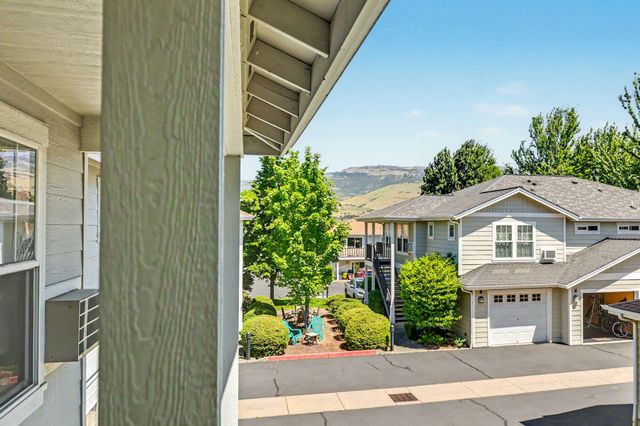 2214 McCall Drive, Ashland, OR 97520