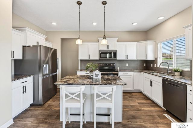 19875 L Street, Omaha, NE 68135