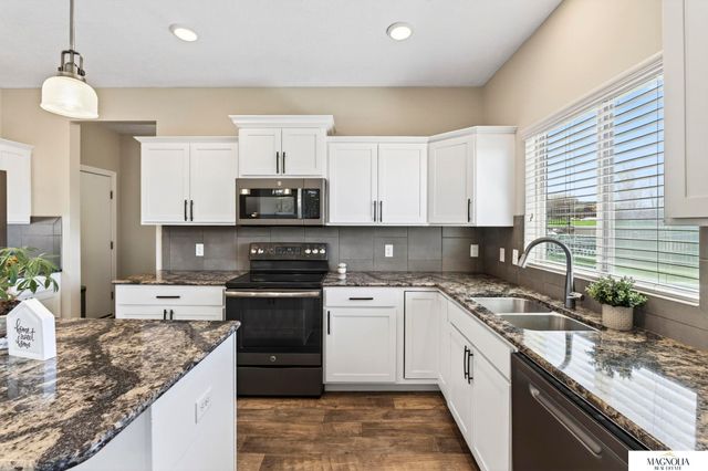 19875 L Street, Omaha, NE 68135