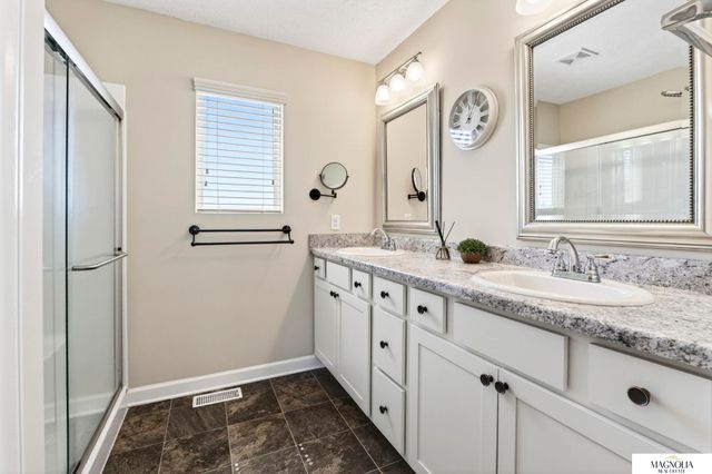 19875 L Street, Omaha, NE 68135