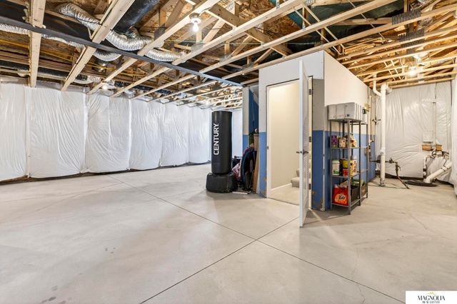 19875 L Street, Omaha, NE 68135