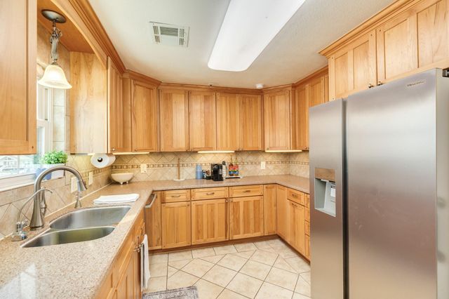 411 Sailfish Lane 101, Freeport, TX 77541