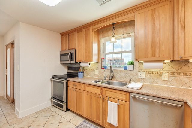 411 Sailfish Lane 101, Freeport, TX 77541