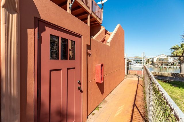 411 Sailfish Lane 101, Freeport, TX 77541