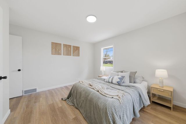 878 Jefferson Street, Prescott, WI 54021