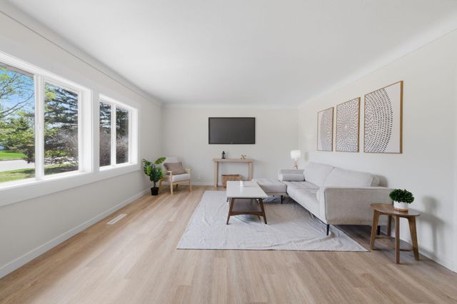 878 Jefferson Street, Prescott, WI 54021