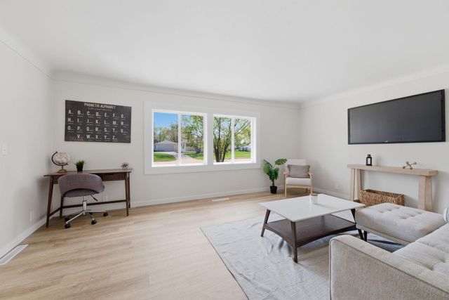 878 Jefferson Street, Prescott, WI 54021