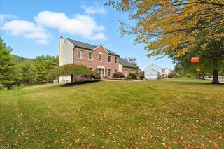 7 Pebble Beach Way, Washington Twp., NJ 07882