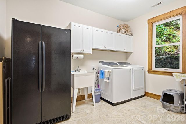 101 Reeds Creek Road, Fairview, NC 28730