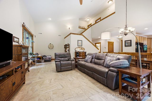101 Reeds Creek Road, Fairview, NC 28730