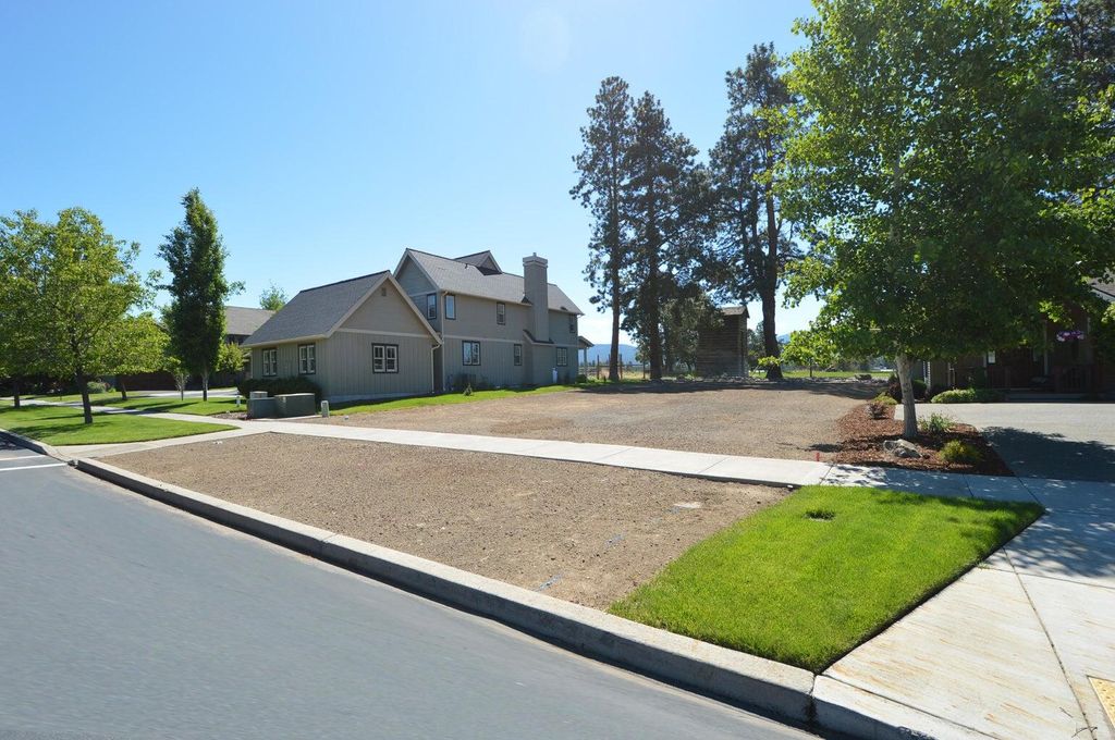 513 S Pine Meadow Street, Sisters, OR 97759