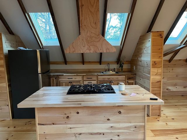 185 Black Cat Rd, Plymouth, MA 02360