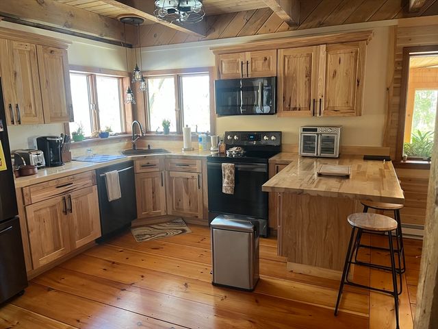 185 Black Cat Rd, Plymouth, MA 02360