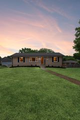 210 W Meadow Dr, Clarksville, TN 37043