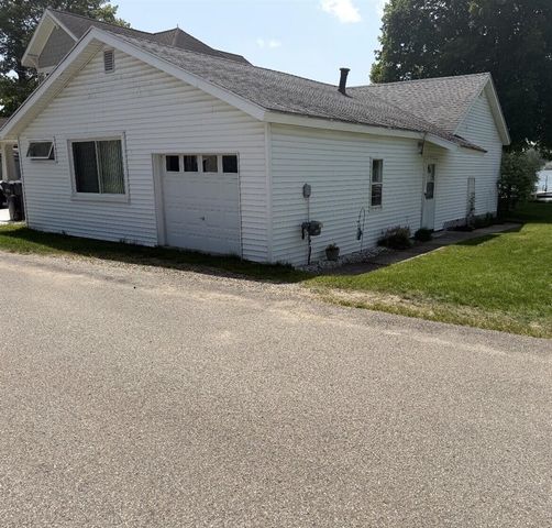 6771 Campau Lake Drive, Alto, MI 49302