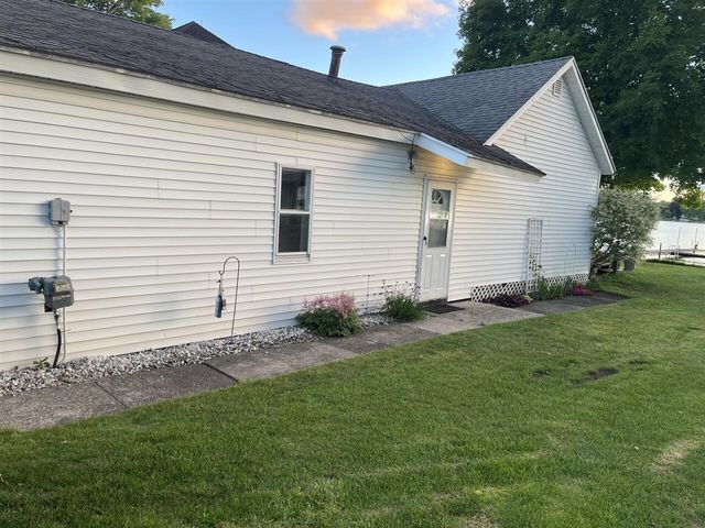 6771 Campau Lake Drive, Alto, MI 49302