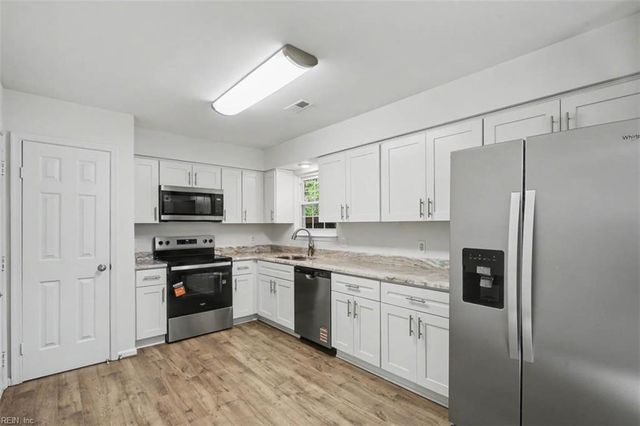 162 Hidden Lake PL, Newport News, VA 23602