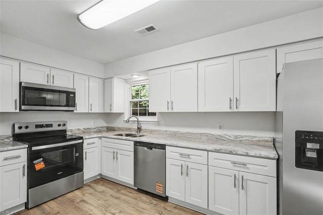 162 Hidden Lake PL, Newport News, VA 23602