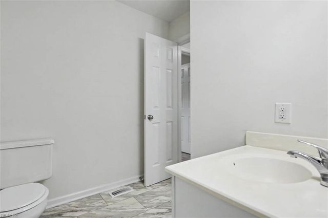 162 Hidden Lake PL, Newport News, VA 23602