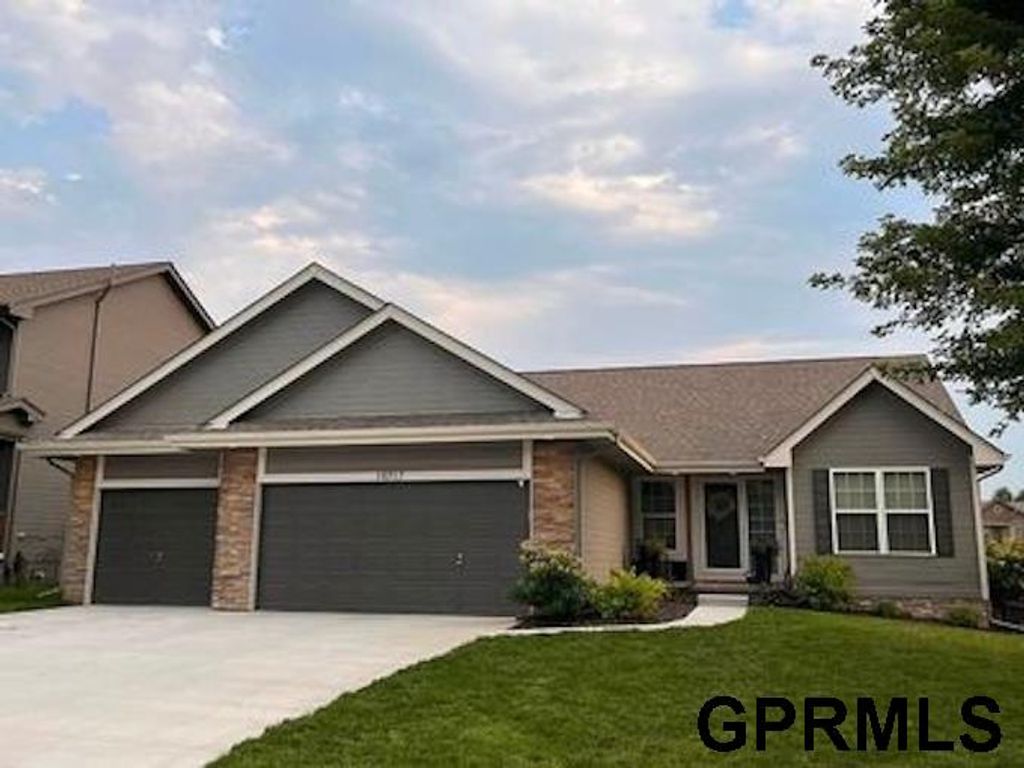 19717 Briggs Street, Omaha, NE 68130